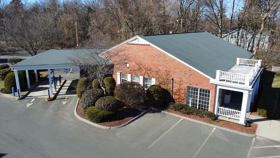 More Photos Of 494 Newton St, South Hadley Bank For Lease