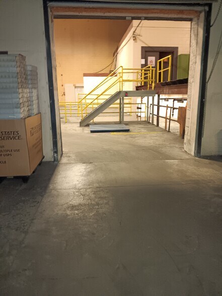 More Photos Of 501 W 11th St, Panama City Light Manufacturing For Lease