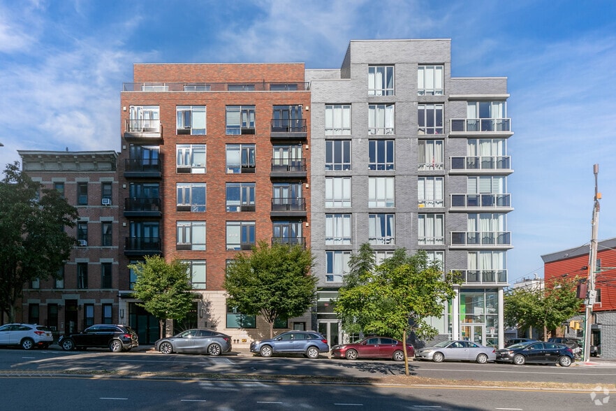 More Photos Of 47-28 11th St, Long Island City Apartments For Sale