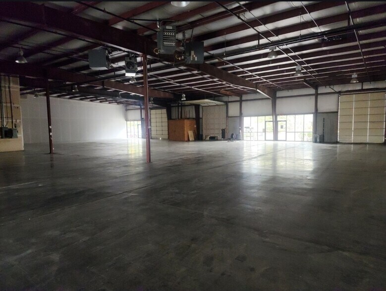 Primary Photo Of 1053-1071 W Innovation Dr, Kearney Warehouse For Lease