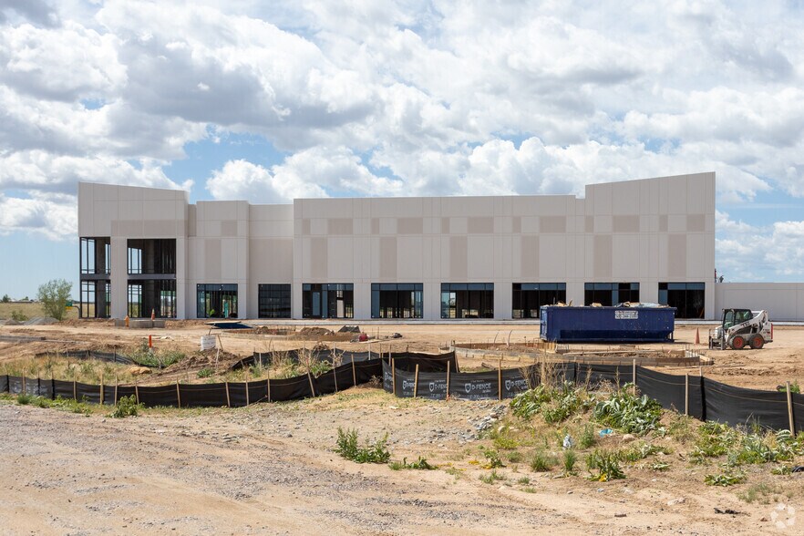 More Photos Of 15030 Compark Blvd, Parker Warehouse For Lease