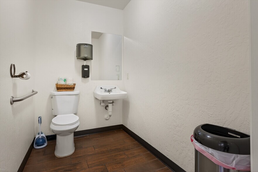 More Photos Of 545 S Main St, Camp Verde Storefront For Sale