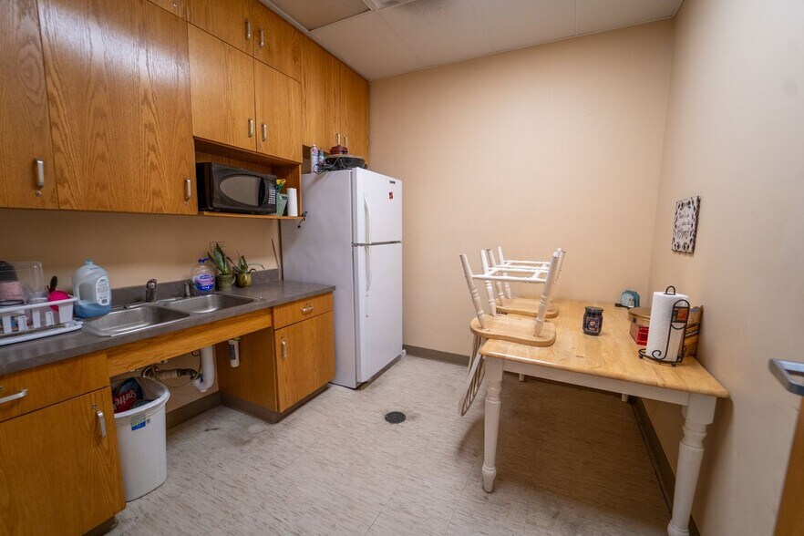 More Photos Of 610 E End St, Goliad General Retail For Sale