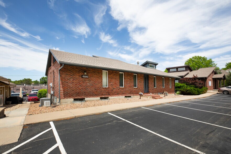 More Photos Of 4600 W 90th Ter, Prairie Village Loft Creative Space For Lease