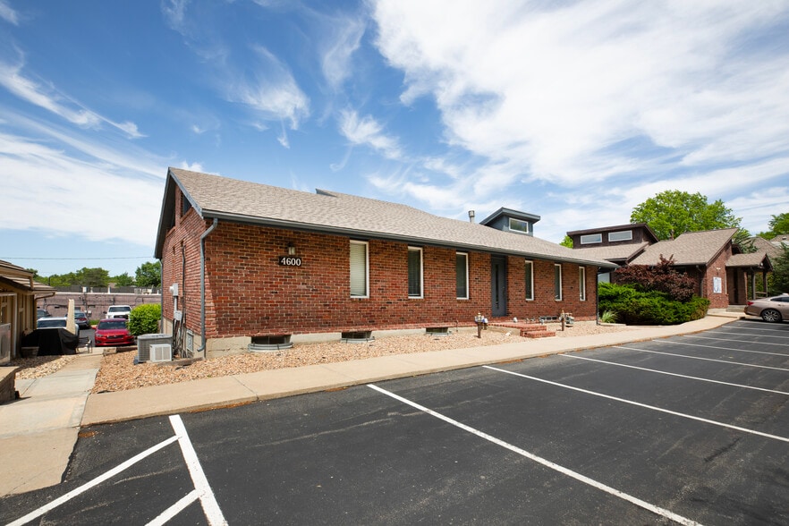 More Photos Of 4600 W 90th Ter, Prairie Village Loft Creative Space For Sale