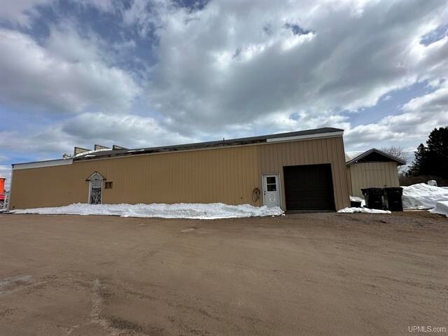 More Photos Of 3963 W Maple Ridge 37th Rd, Rock Service Station For Sale