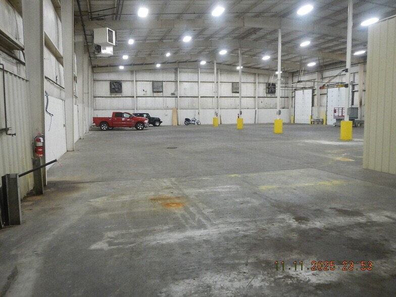 More Photos Of 2111 W Thompson Rd, Fenton Warehouse For Lease