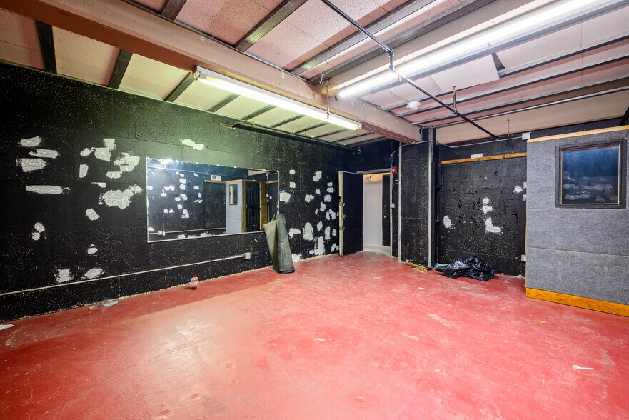 More Photos Of 86-90 Forrest St, Jersey City Warehouse For Lease
