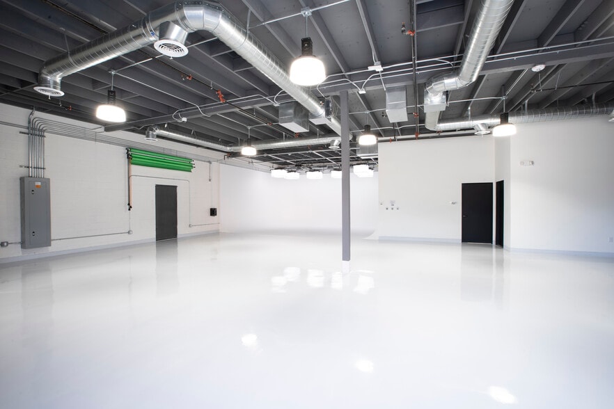 More Photos Of 10824 Burbank Blvd, North Hollywood Warehouse For Lease