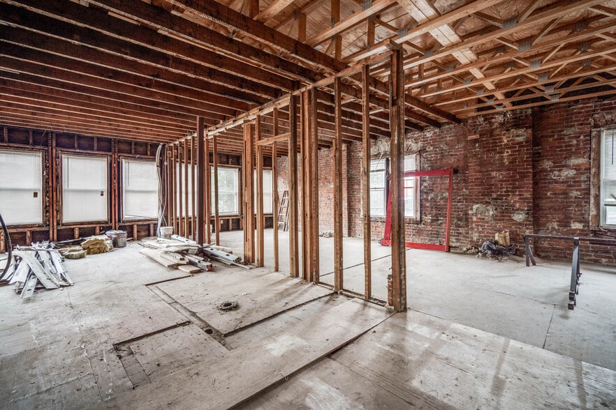 More Photos Of 988-994 Main St, Springfield Storefront Retail Residential For Sale