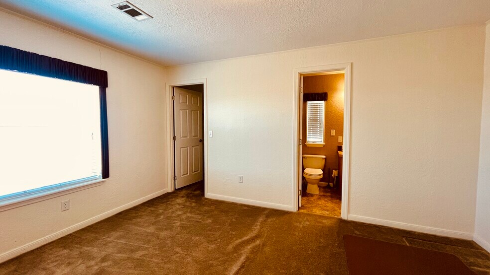 More Photos Of 1613 W San Antonio St, Marfa Specialty For Sale