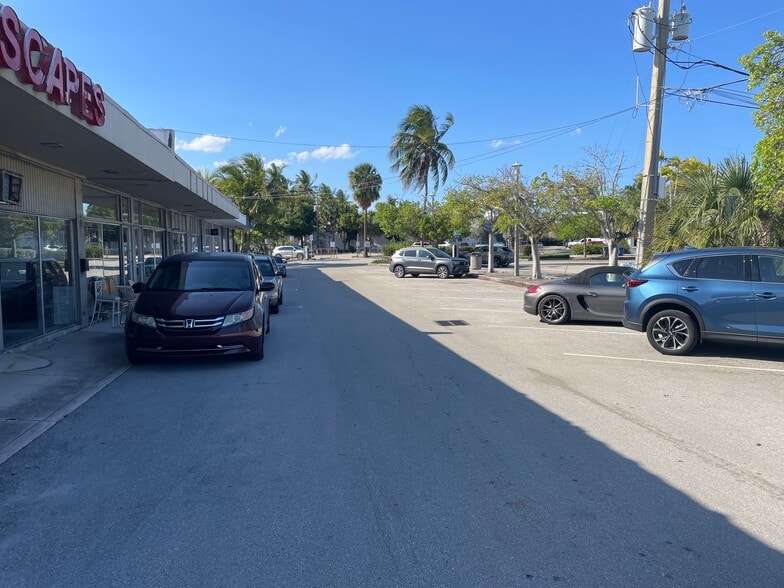 More Photos Of 2301 NE 26th St, Fort Lauderdale Freestanding For Lease