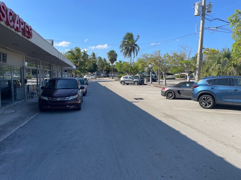 More Photos Of 2301 NE 26th St, Fort Lauderdale Freestanding For Sale