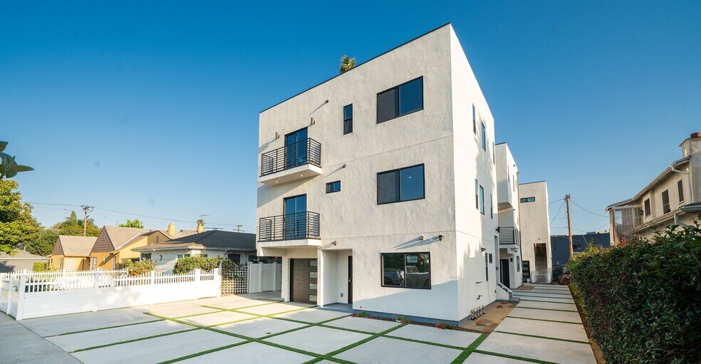More Photos Of 6082 W 18th St, Los Angeles Apartments For Sale
