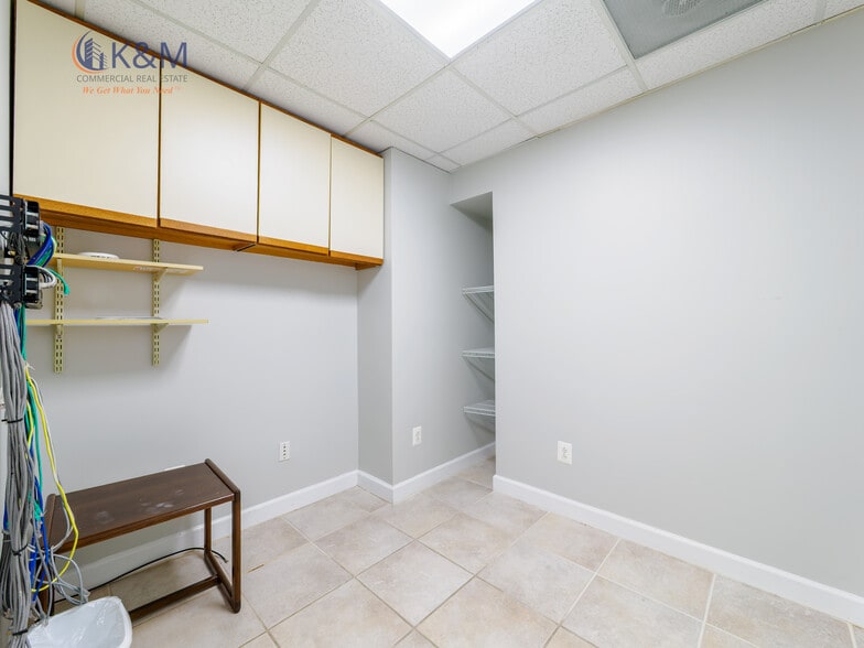 More Photos Of 5205-A Lyngate Court @ Braddock and Rolling Road, Burke Office For Sale