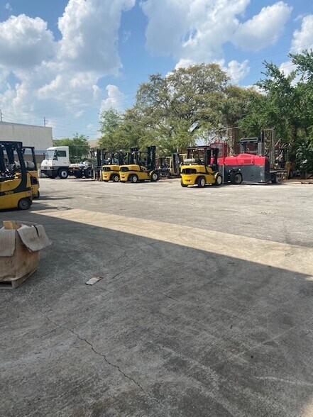 More Photos Of 4495 36th St, Orlando Warehouse For Lease