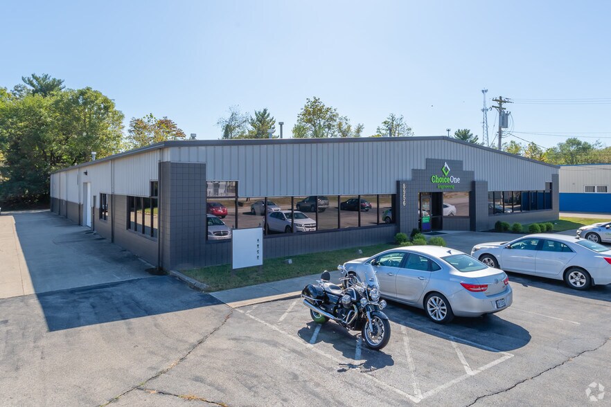 More Photos Of 8956 Glendale Milford Rd, Loveland Showroom For Lease