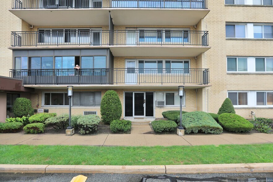 More Photos Of 2185 Lemoine Ave, Fort Lee Apartments For Sale