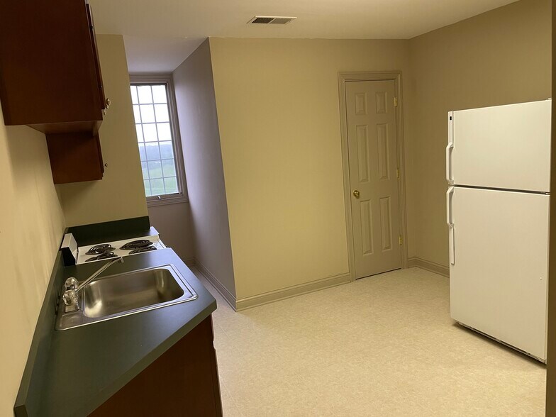 More Photos Of 102 Manor Ave, Bardstown Office For Sale