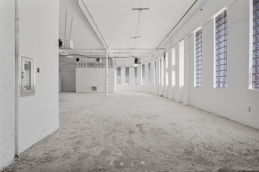 More Photos Of 1251 NW 36th St, Miami Warehouse For Lease