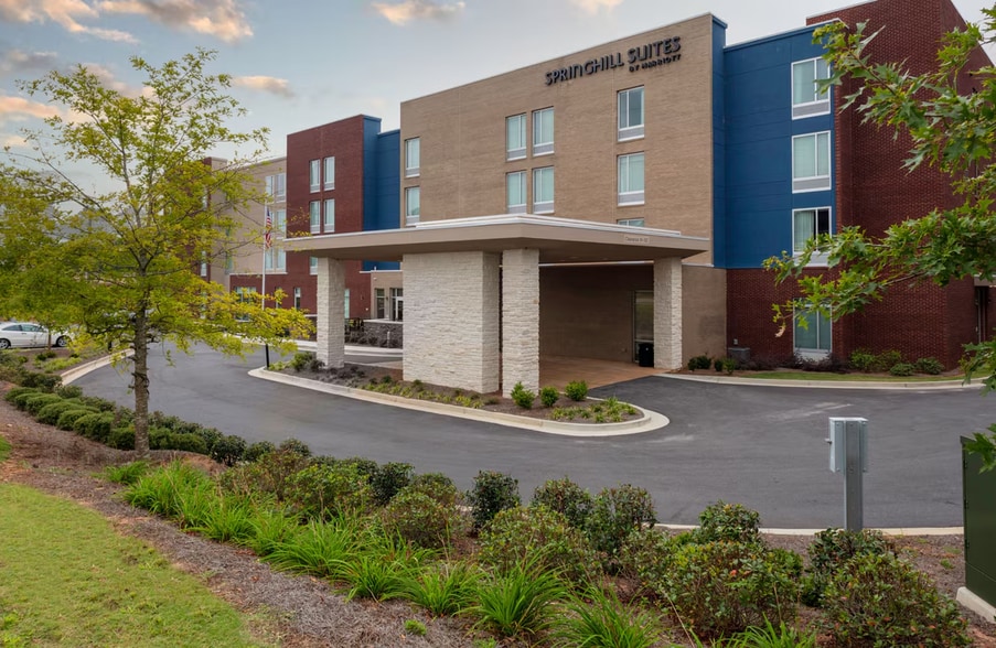 More Photos Of 2692 Peachtree Pky, Suwanee Hotel For Sale