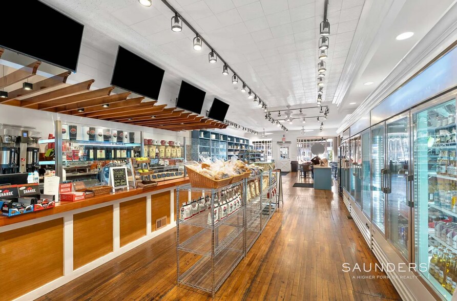 More Photos Of 70 Main St, Southampton Restaurant For Sale