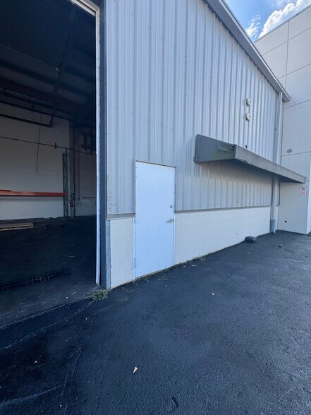 More Photos Of 2703 Richmond Ter, Staten Island Warehouse For Lease