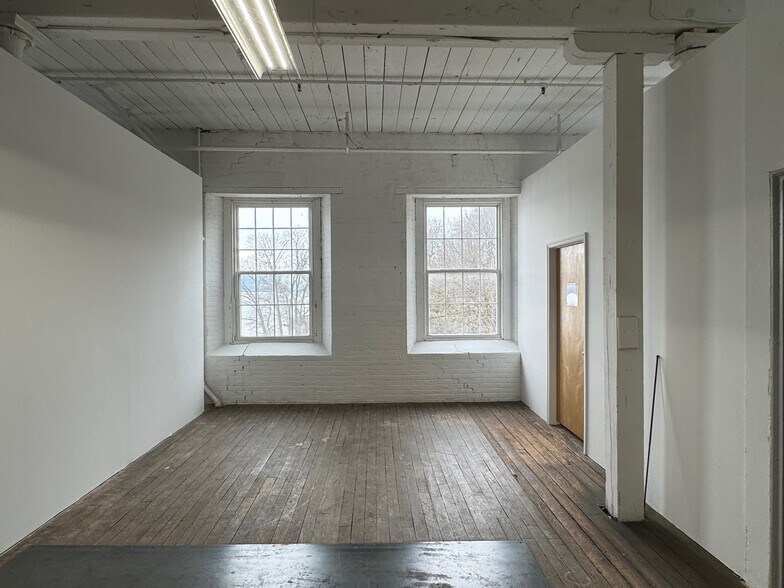 More Photos Of 302 N Water St, Newburgh Specialty For Lease