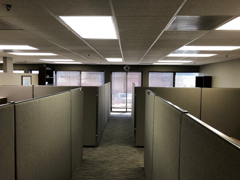 More Photos Of 3815 Interstate Ct, Montgomery Office For Lease