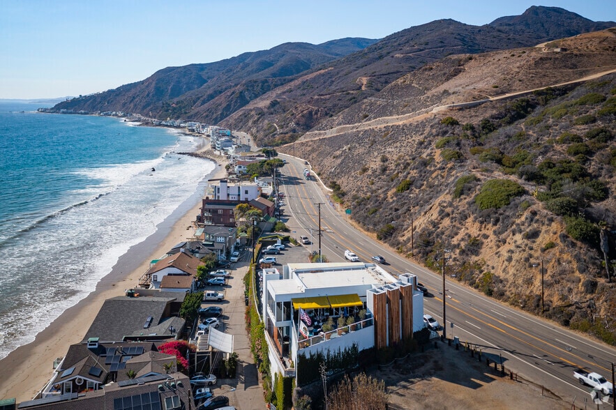 More Photos Of 18820 Pacific Coast Hwy, Malibu Storefront Retail Office For Lease