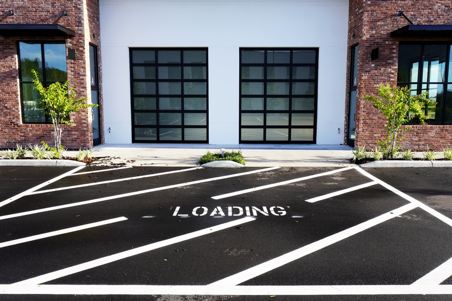 More Photos Of 775 Garden Commerce Pky, Winter Garden Research And Development For Lease