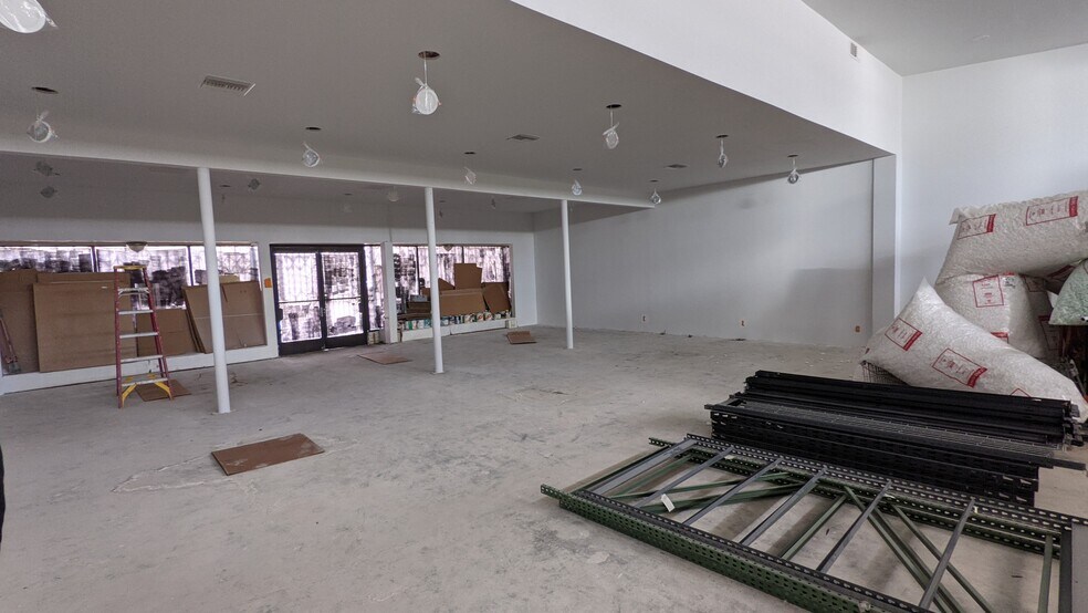 More Photos Of 440 E Holt Ave, Pomona Storefront For Lease