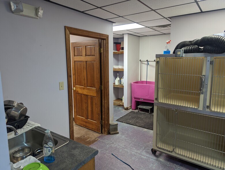 More Photos Of 2608 E Highway 76, Marion General Retail For Sale