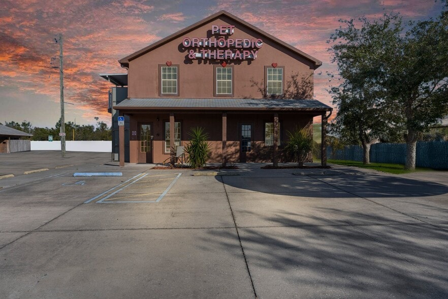 More Photos Of 7044 Commercial Way, Weeki Wachee Office For Sale