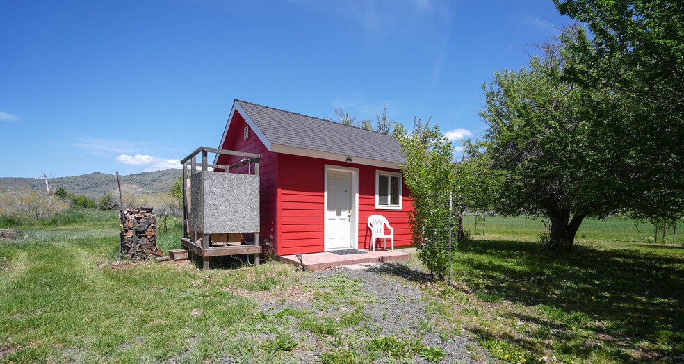 More Photos Of 15682 Highway 395, Lakeview Land For Sale