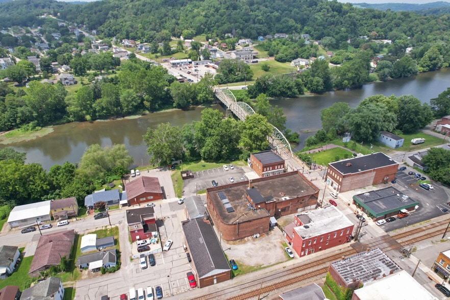 More Photos Of 104 S Water St, West Newton Distribution For Sale