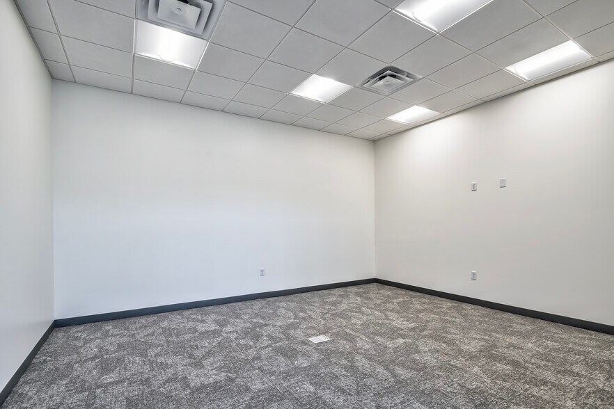 More Photos Of 12460 N Dysart Rd, El Mirage Warehouse For Lease