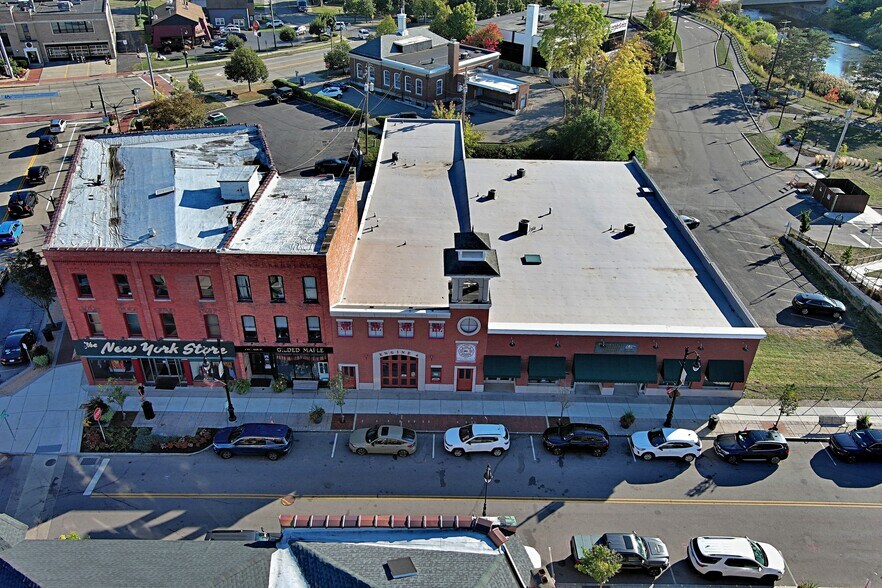 More Photos Of 10 W Main St, Lancaster Flex For Lease
