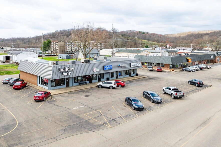More Photos Of 300-499 Downtowner Plz, Coshocton General Retail For Sale