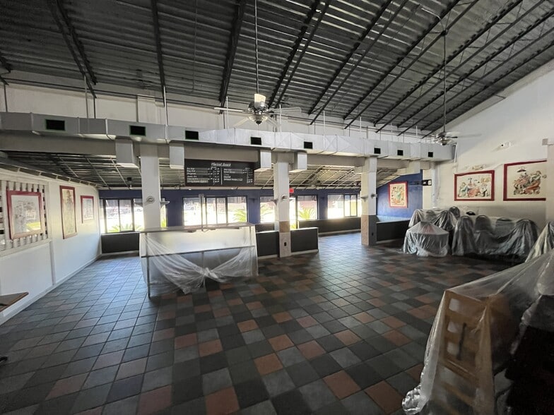More Photos Of 9800 Front Beach Rd, Panama City Restaurant For Lease