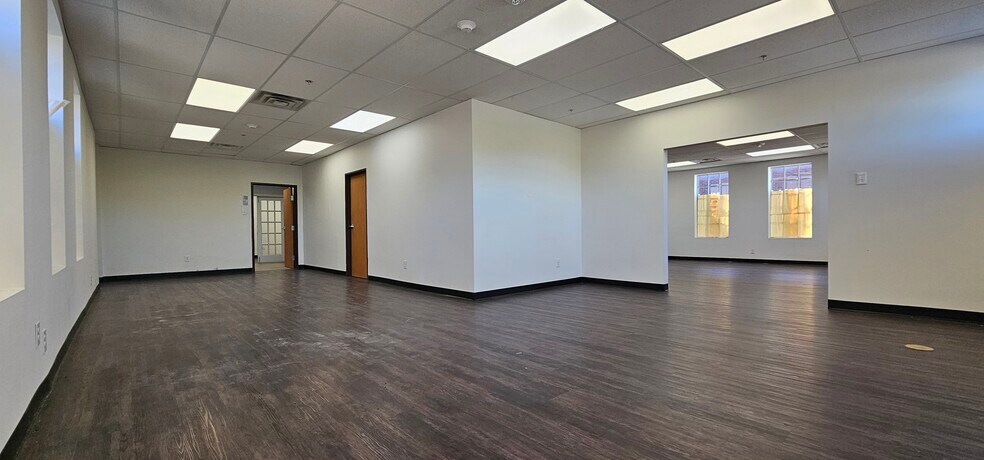 More Photos Of 3445 Highland Rd, Dallas Office For Sale