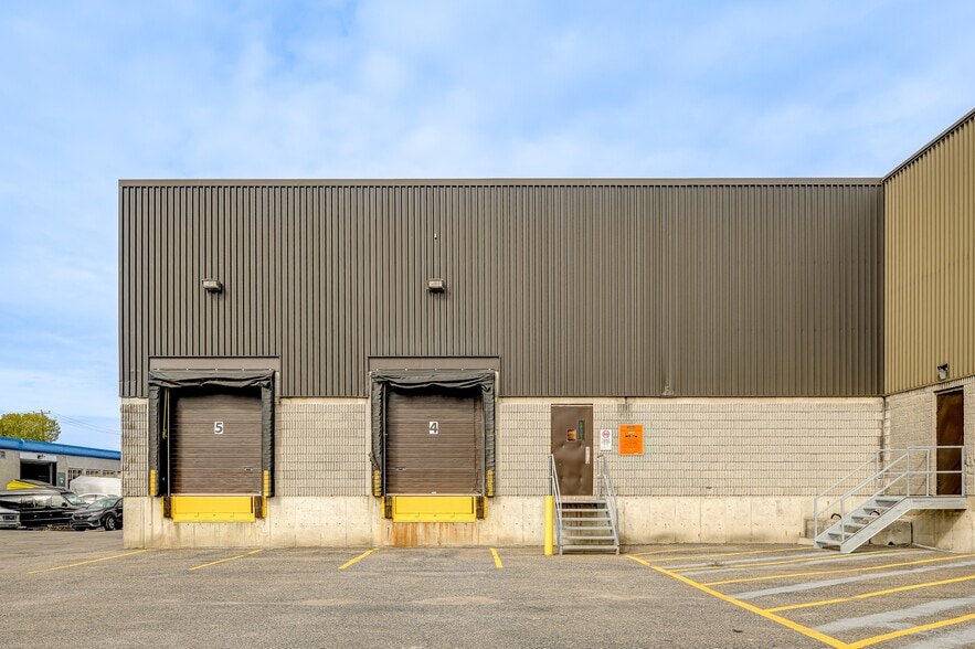 More Photos Of 6445 Ch de la Côte-de-Liesse, Montréal Distribution For Lease