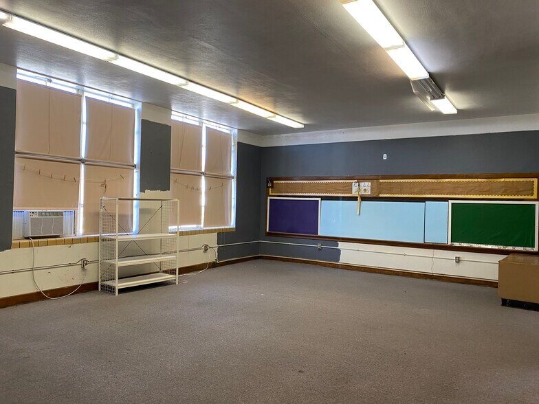 More Photos Of 719 S Fayette St, Washington Court House Flex For Sale