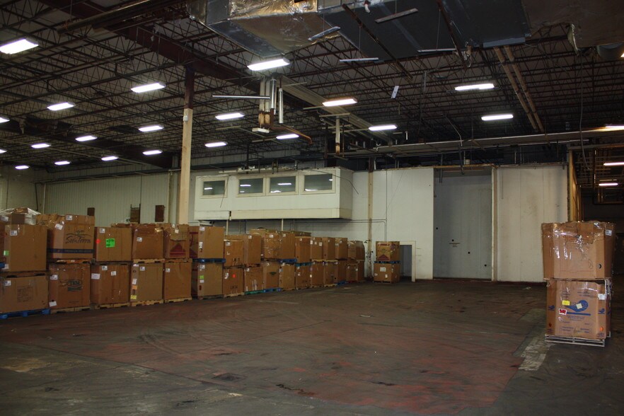 More Photos Of 27 Neil Gunn Rd, Ellisville Distribution For Lease