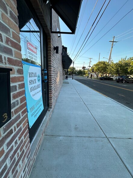 More Photos Of 102 Clements Bridge Rd, Barrington Restaurant For Lease