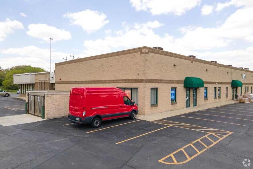 More Photos Of 559-617 N York St, Elmhurst General Retail For Lease