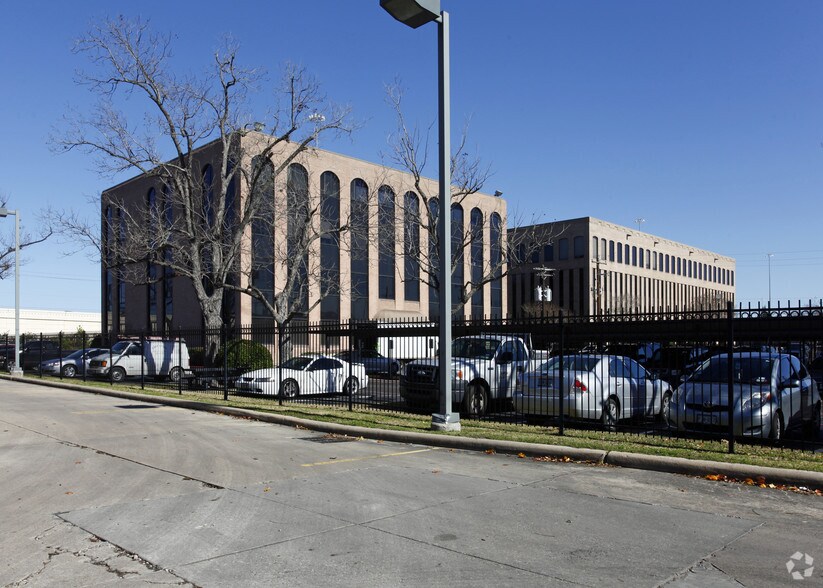 More Photos Of 9225 Katy Fwy, Houston Office For Lease