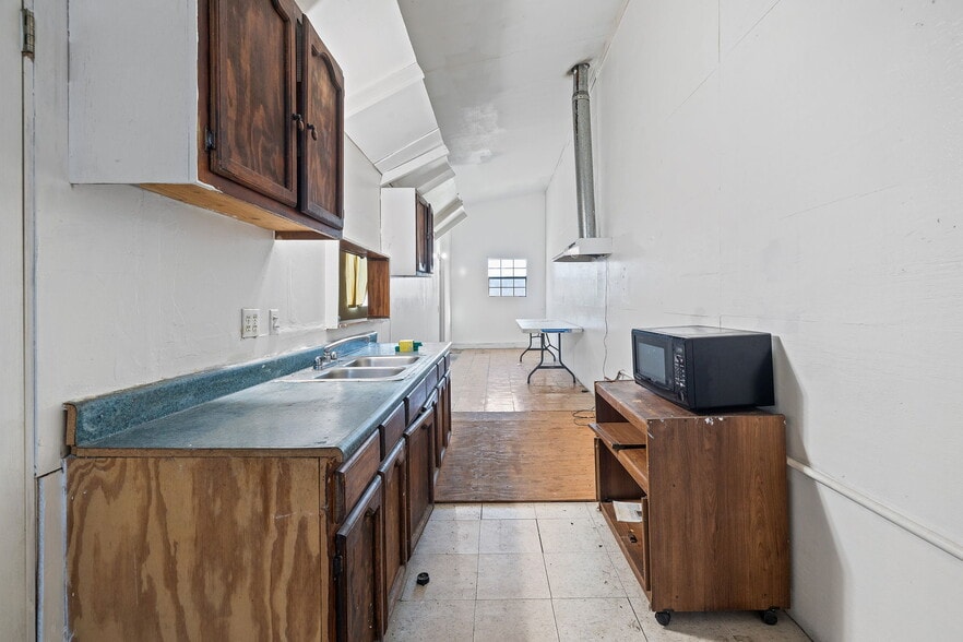 More Photos Of 10527 Compton Ave, Los Angeles Religious Facility For Sale