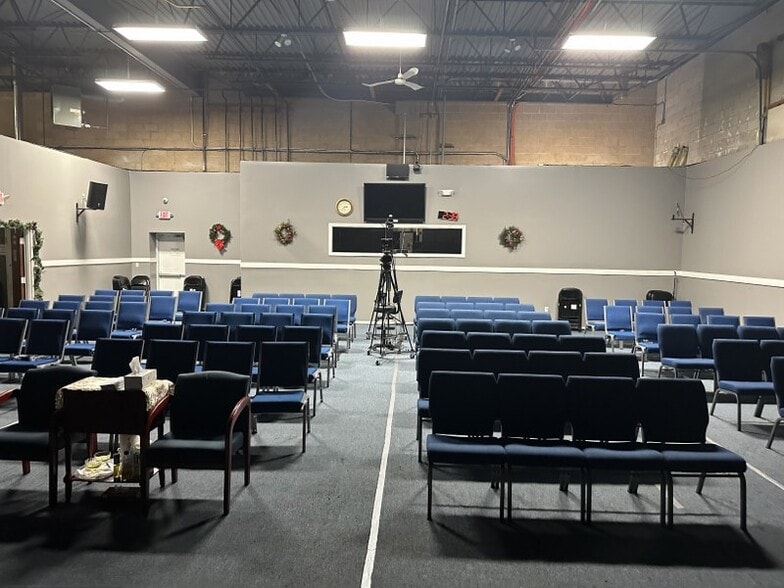 More Photos Of 52 Connecticut Ave, South Windsor Light Manufacturing For Lease