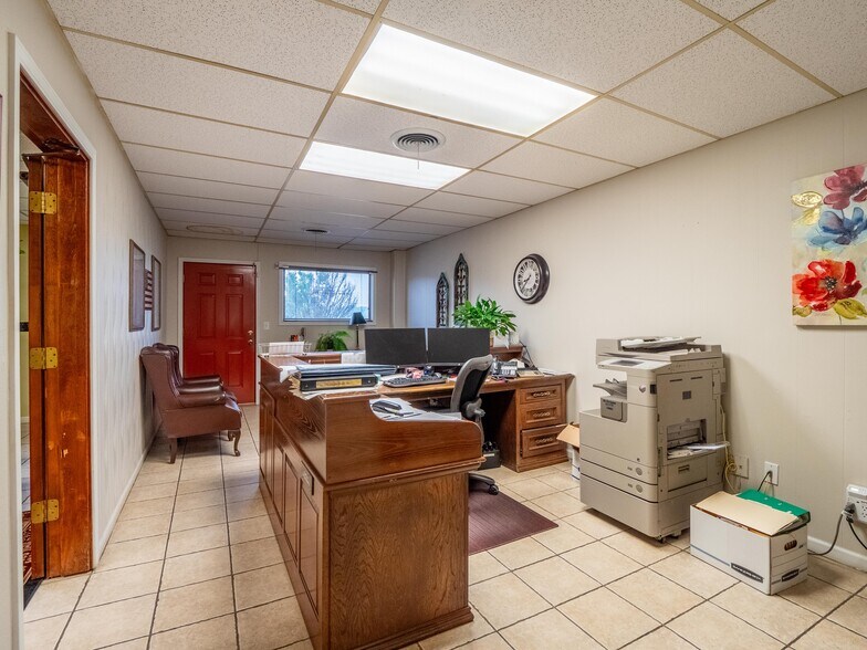 More Photos Of 15 Carl Albert, Mcalester Office For Sale